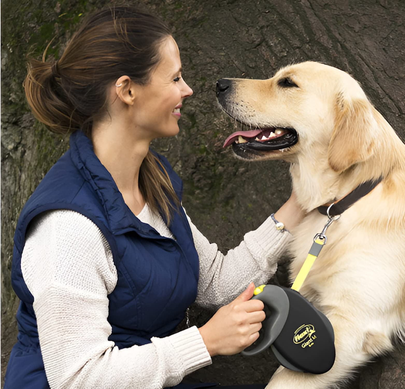 Flexi 8m reach supports dogs up to 50kg in urban walks.