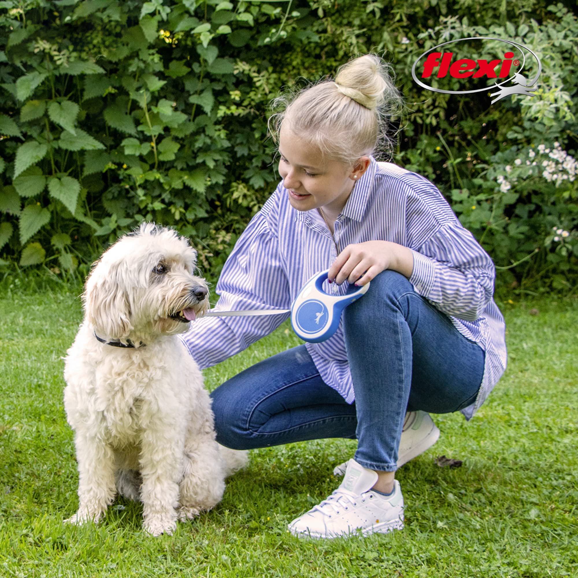 FLEXI blue pastel leash shows large size and color style