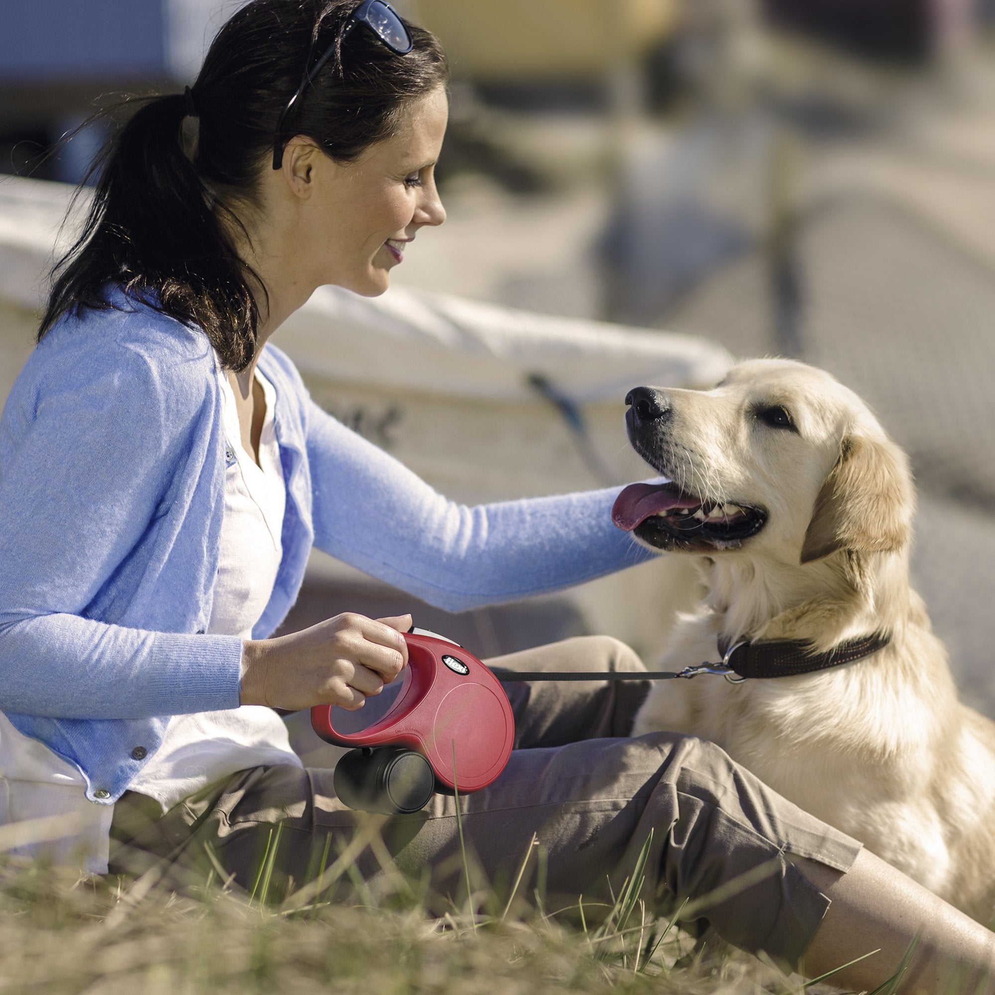 FLEXI New Classic leash with Multi Box keeps small essentials within reach.