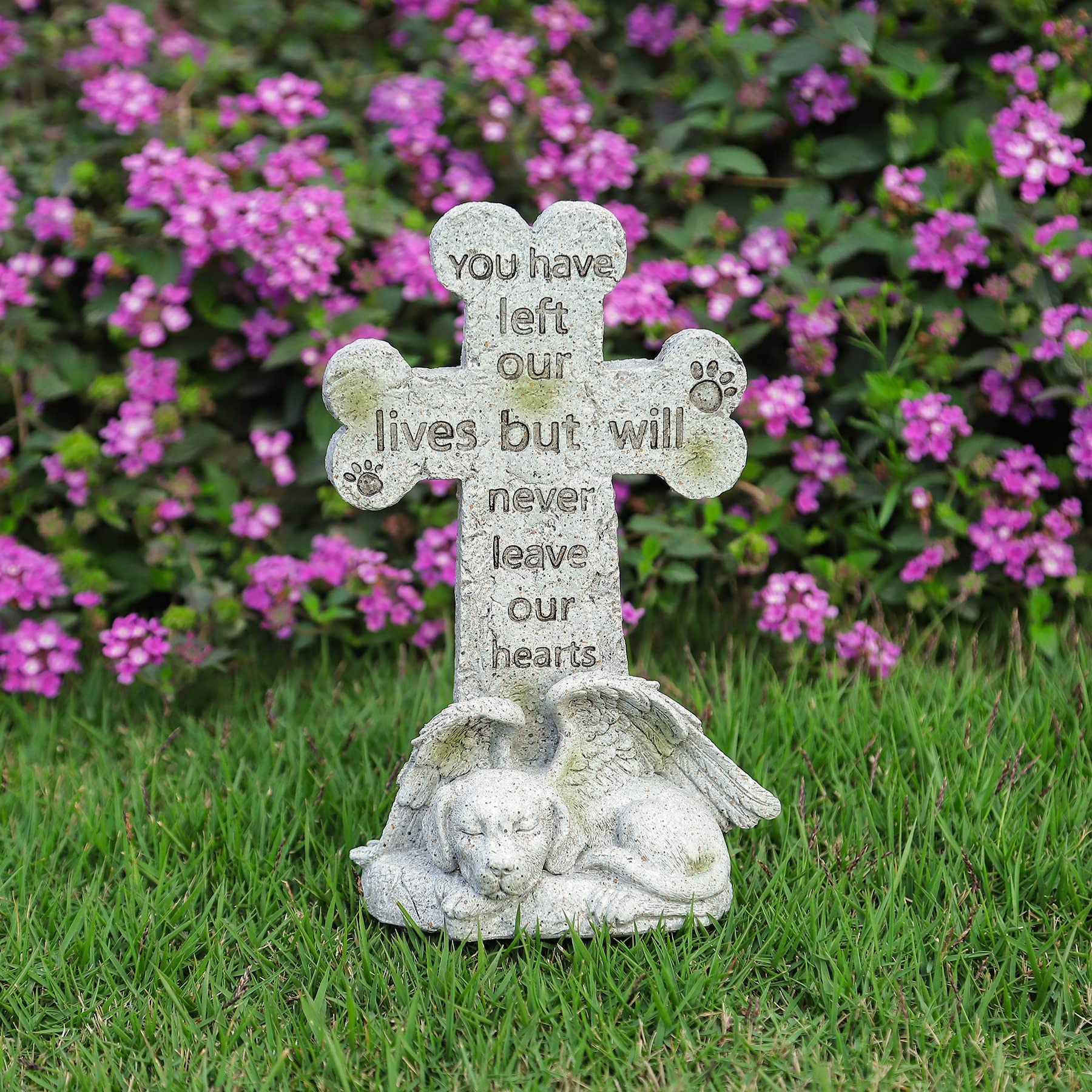 Floryden paw-print-texture-detail adds realistic charm to the statue.