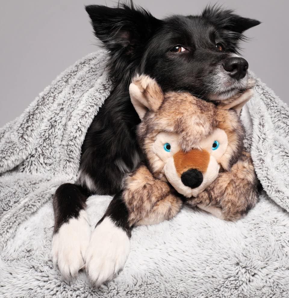 Fluff & Tuff Lobo Wolf Pup 20-inch size suits larger dogs for lively play.