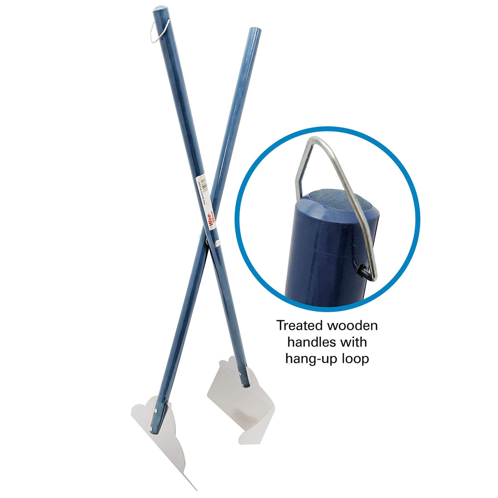 Four Paws Wee-Wee pooper scooper with rubber handle provides comfortable handling during cleanup.