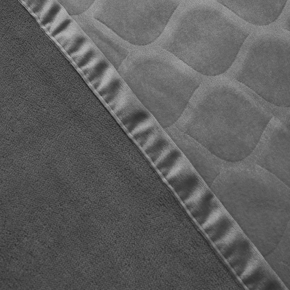 Fuguitex machine-washable pet blanket for easy care.