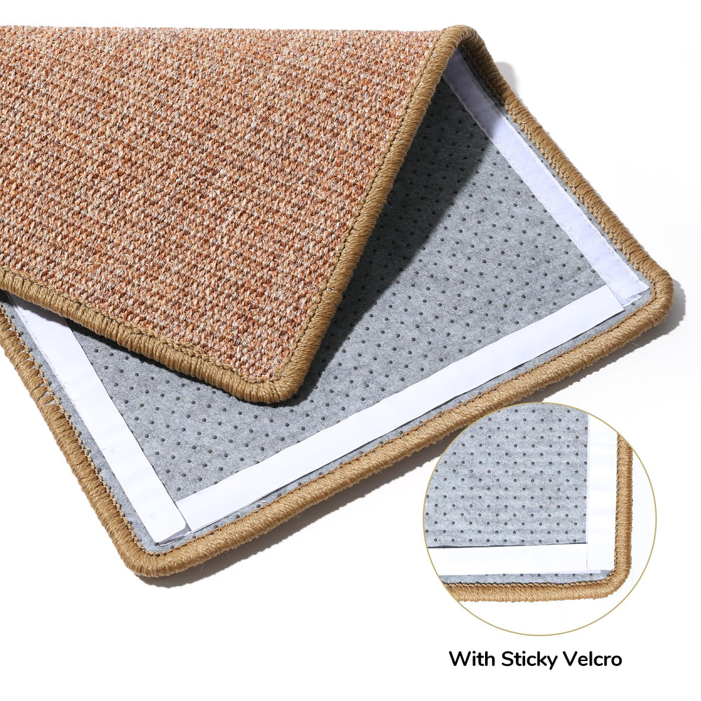 FUKUMARU anti-skid bottom detail demonstrates stable placement during scratching