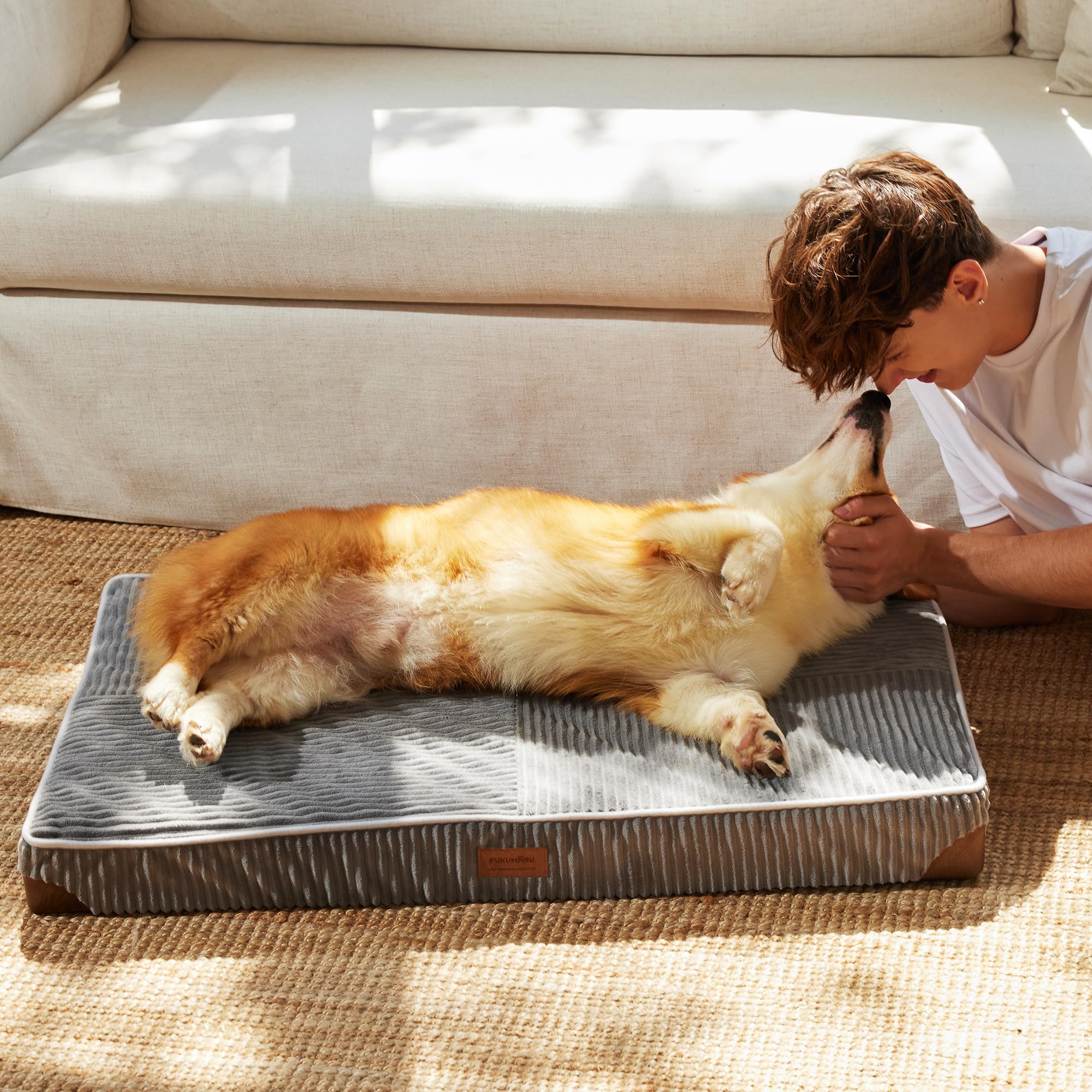 FUKUMARU anti-slip bottom keeps bed in place during play.