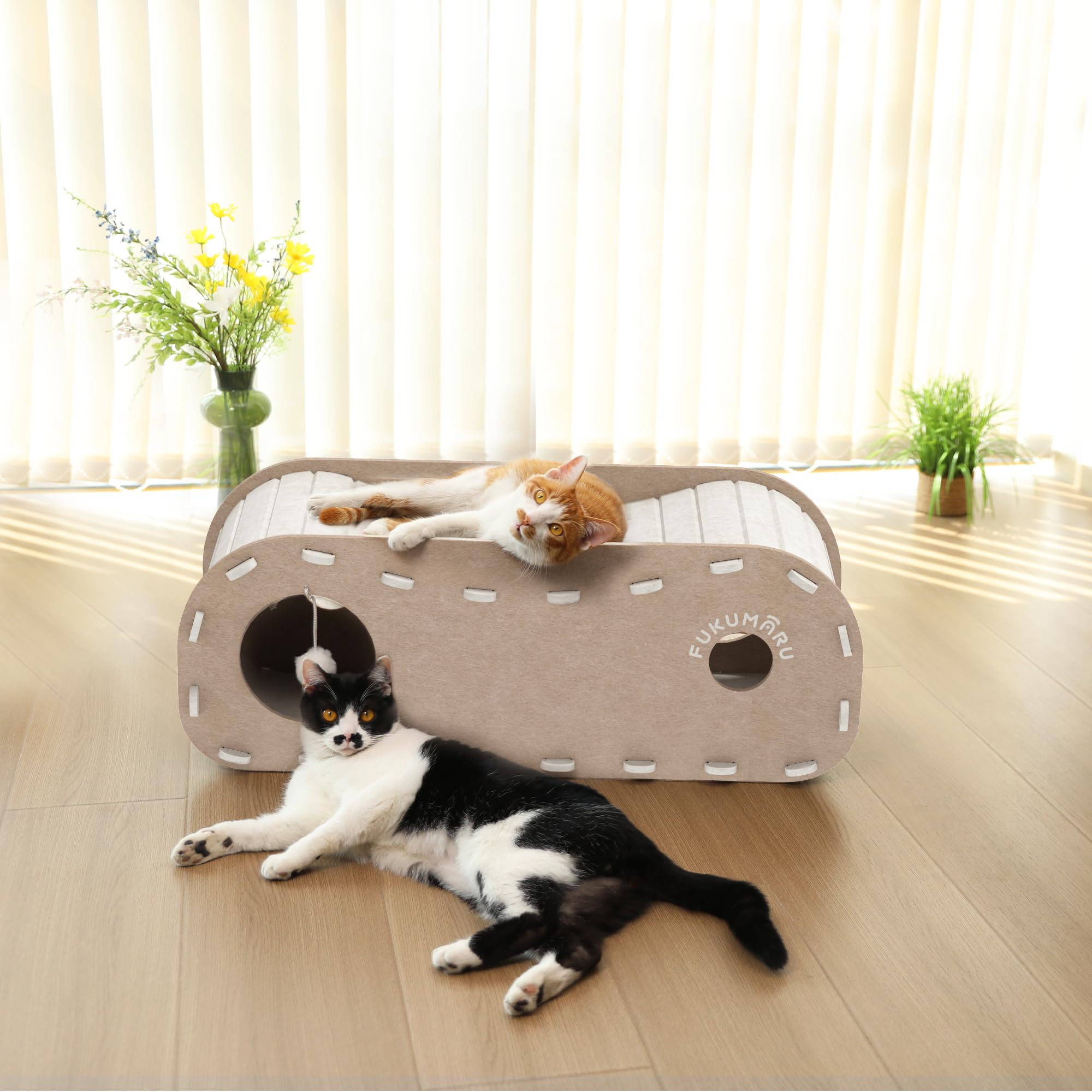 FUKUMARU cat bed scratch-resistant fabric stands up to curious claws.