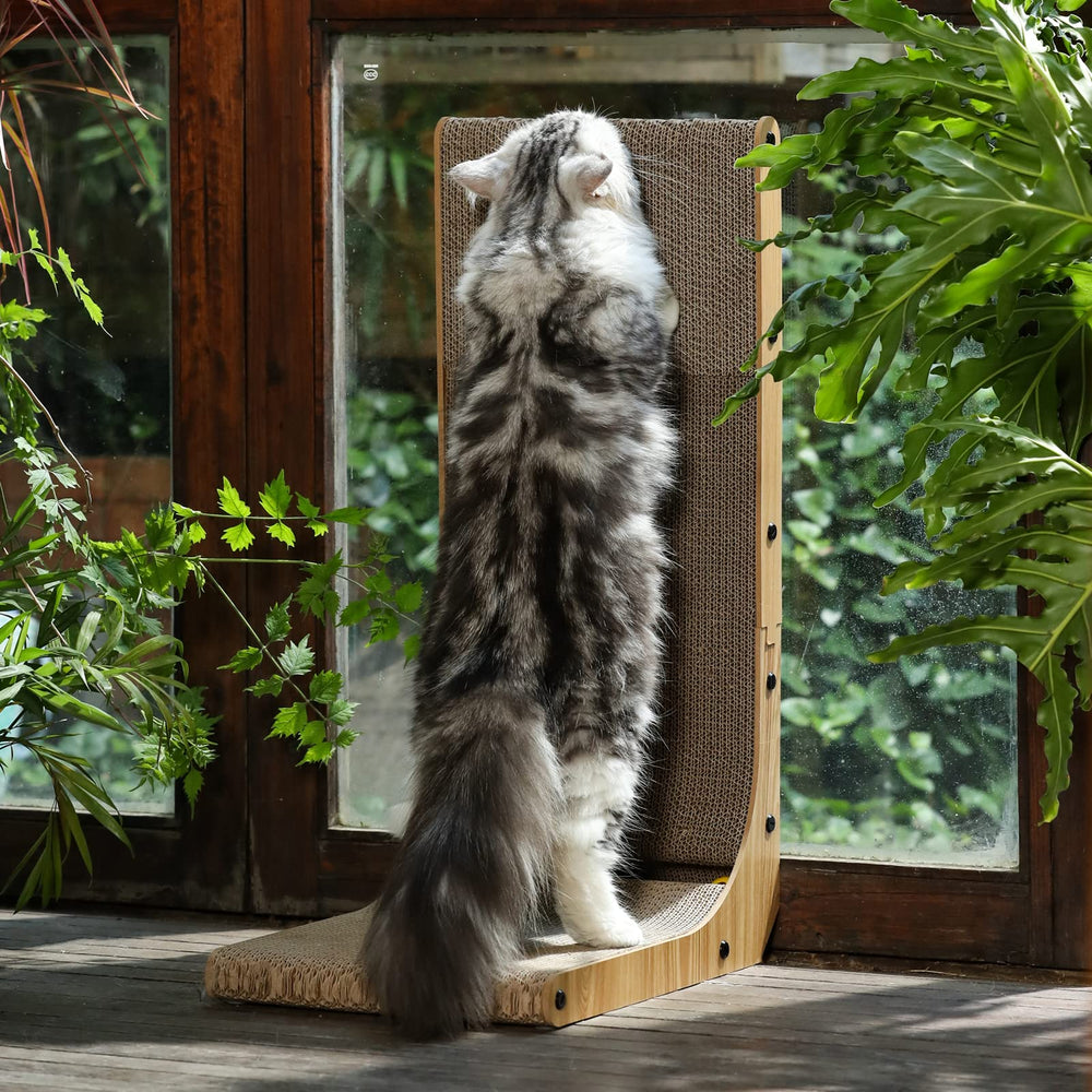 FUKUMARU-cat-lounge-horizontal-setup provides a comfy lounging surface plus scratching area.