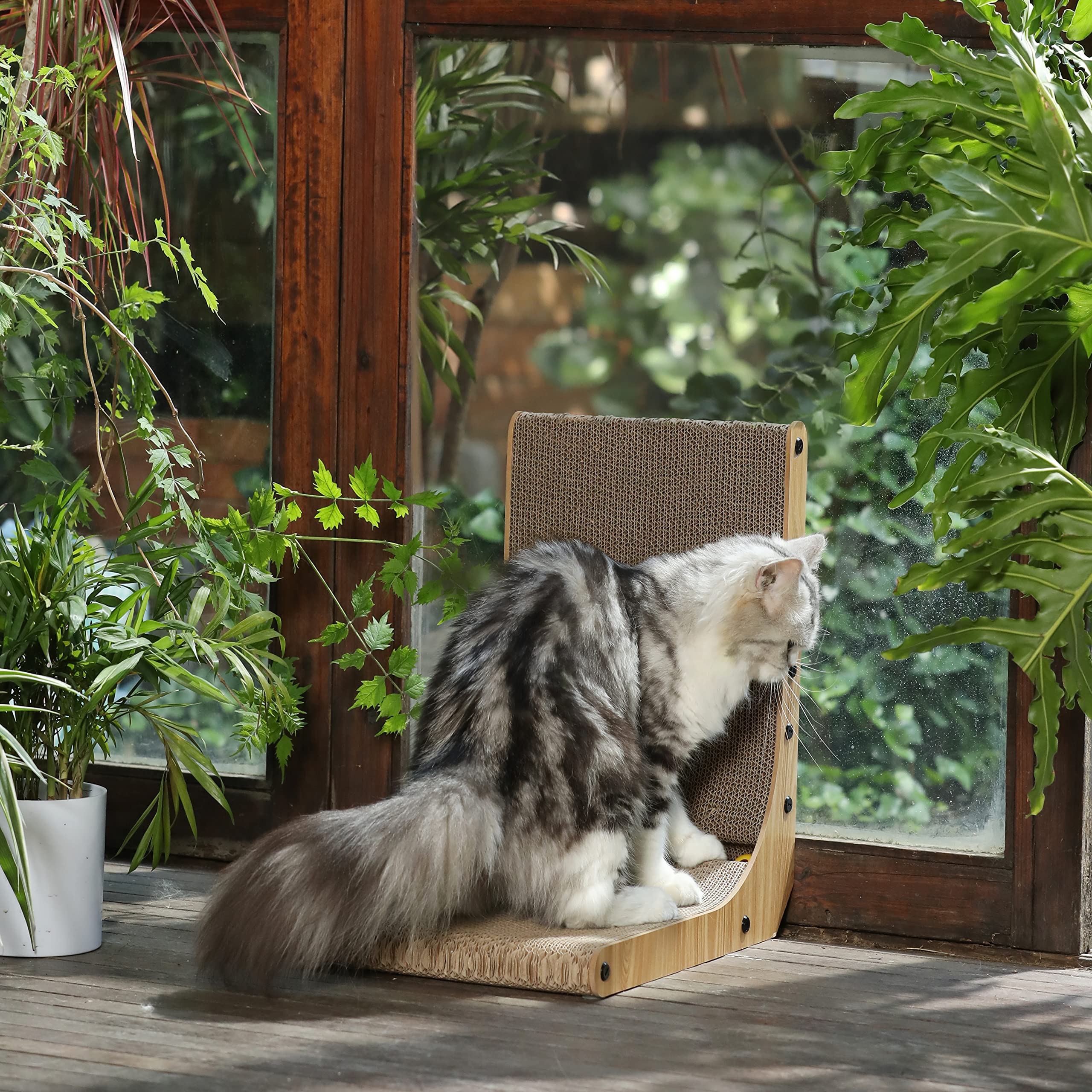 FUKUMARU cat scratcher wall-mount side view demonstrates sturdy vertical scratching option.