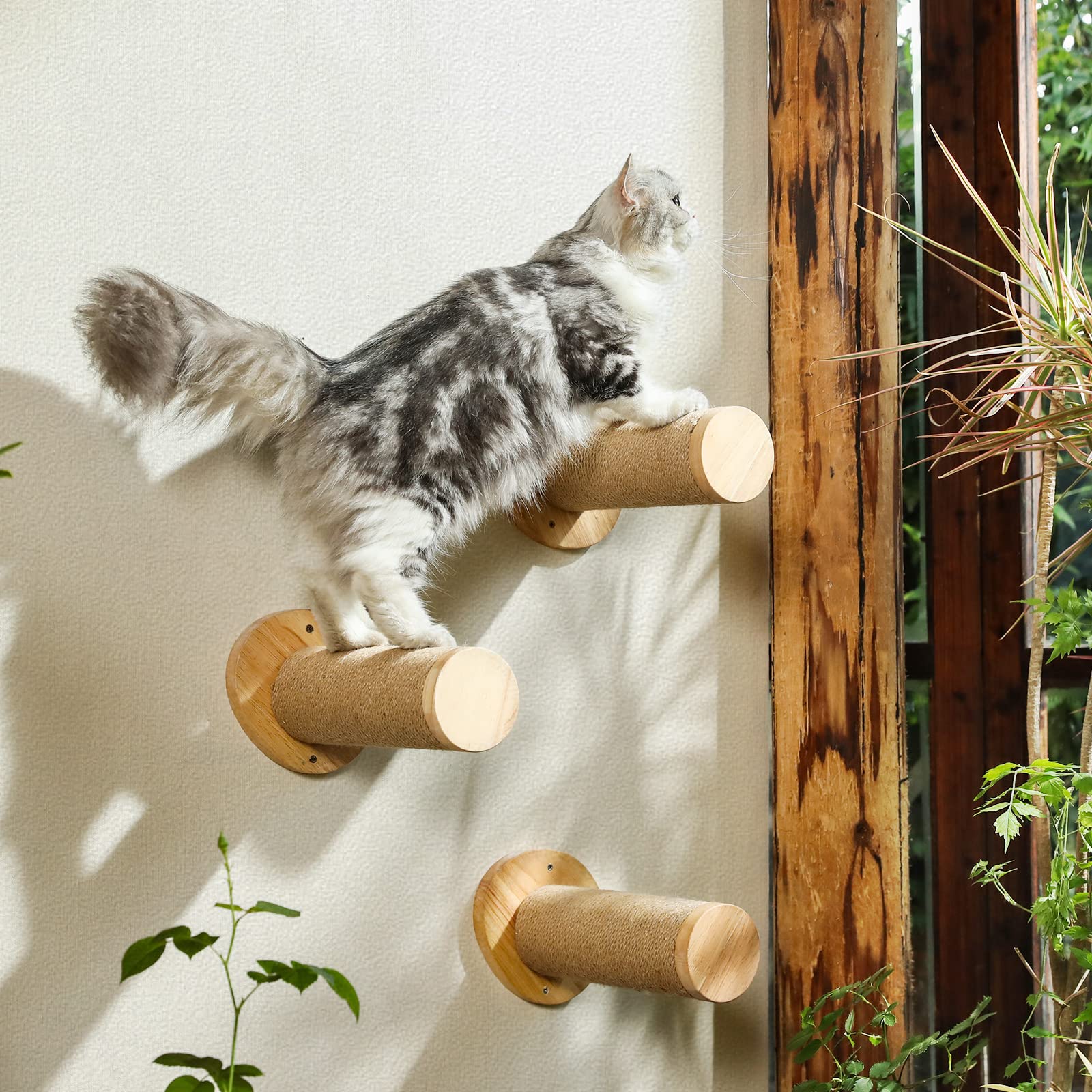 FUKUMARU cat-scratching-jute demonstrates durable fibers ideal for claws and enrichment.