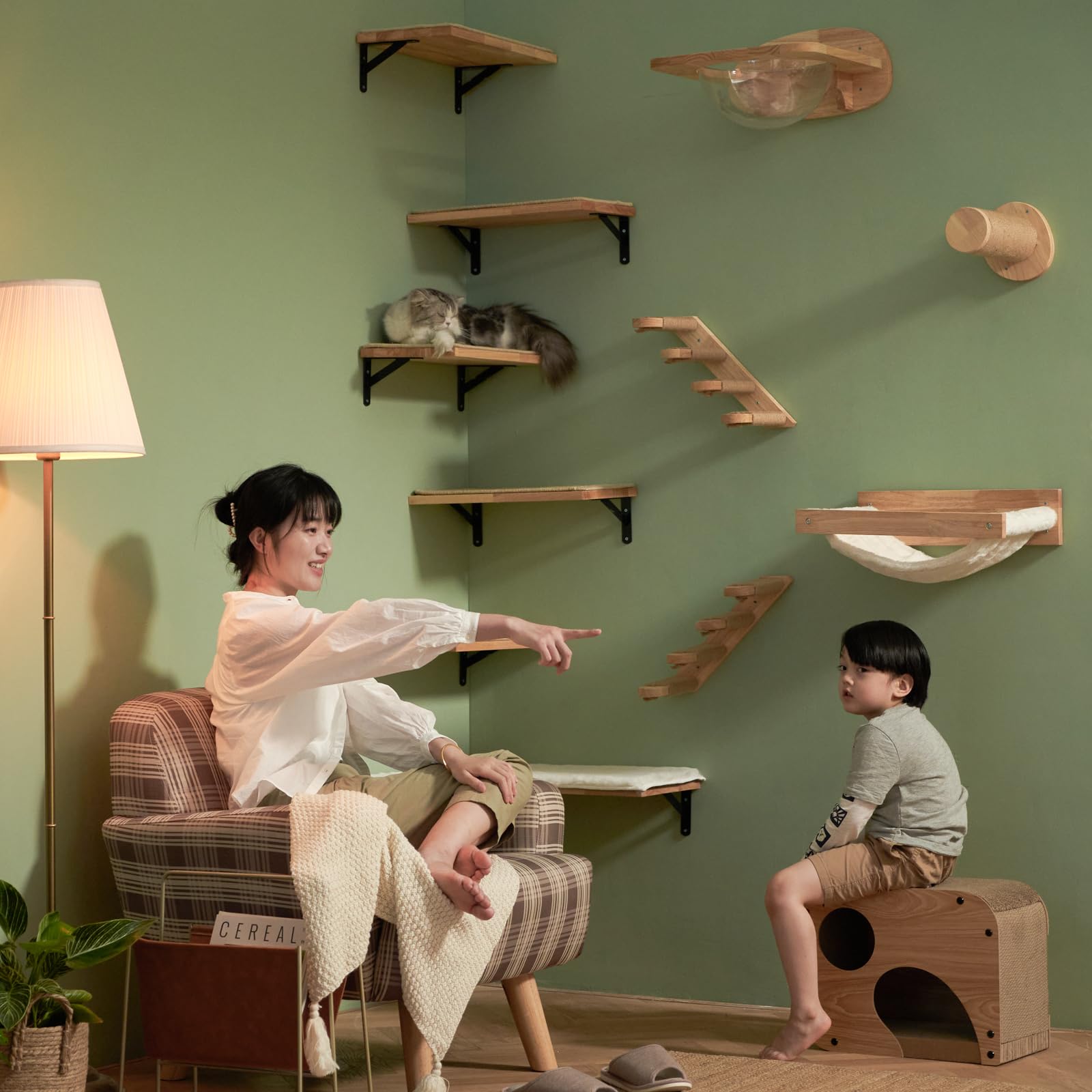 FUKUMARU durable wood shelf supports daily play and lounging.