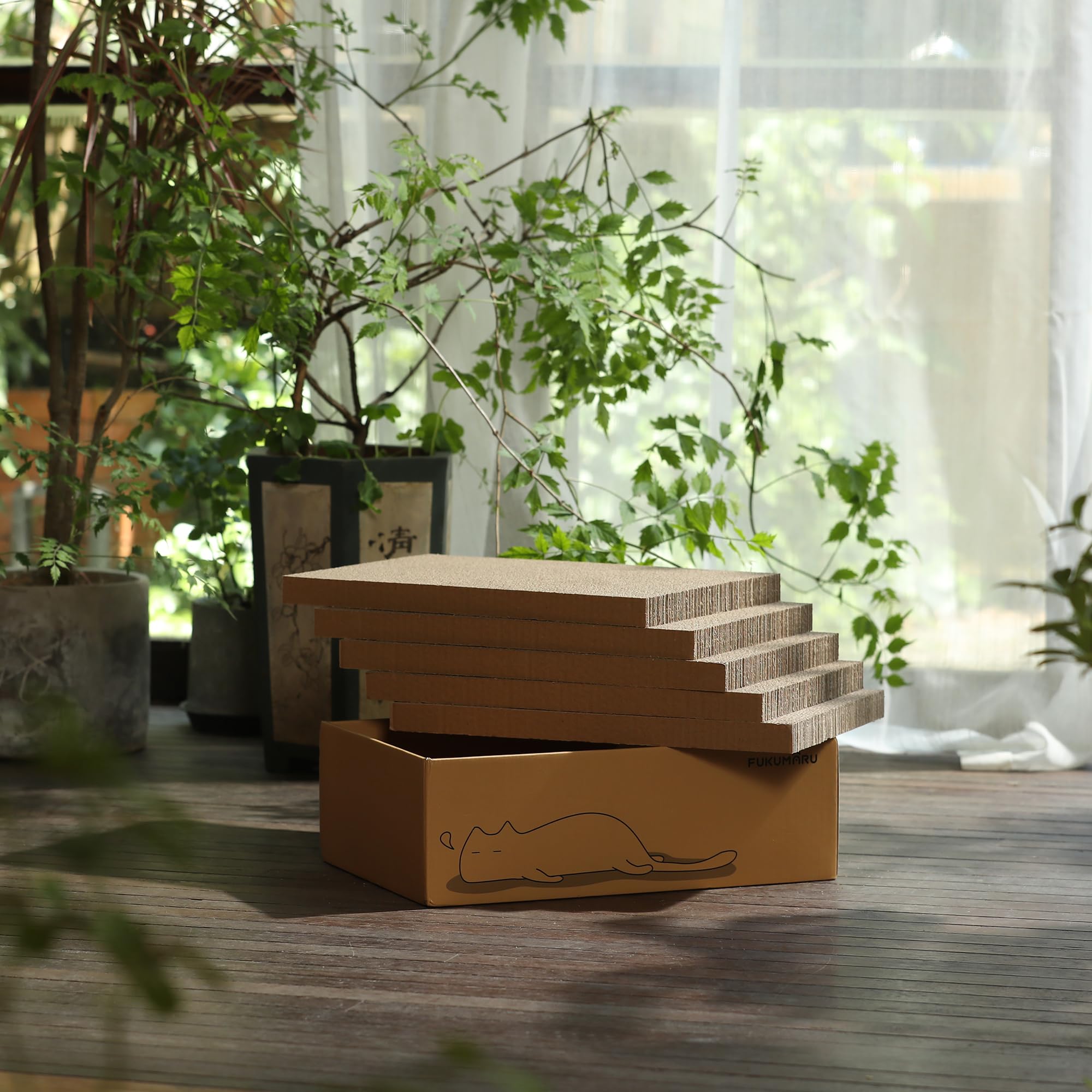FUKUMARU scratcher protects furniture from cat claws