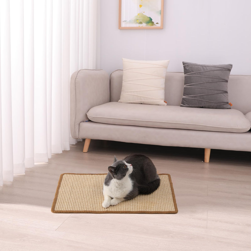 FUKUMARU Mat mounted on wall as vertical scratcher option