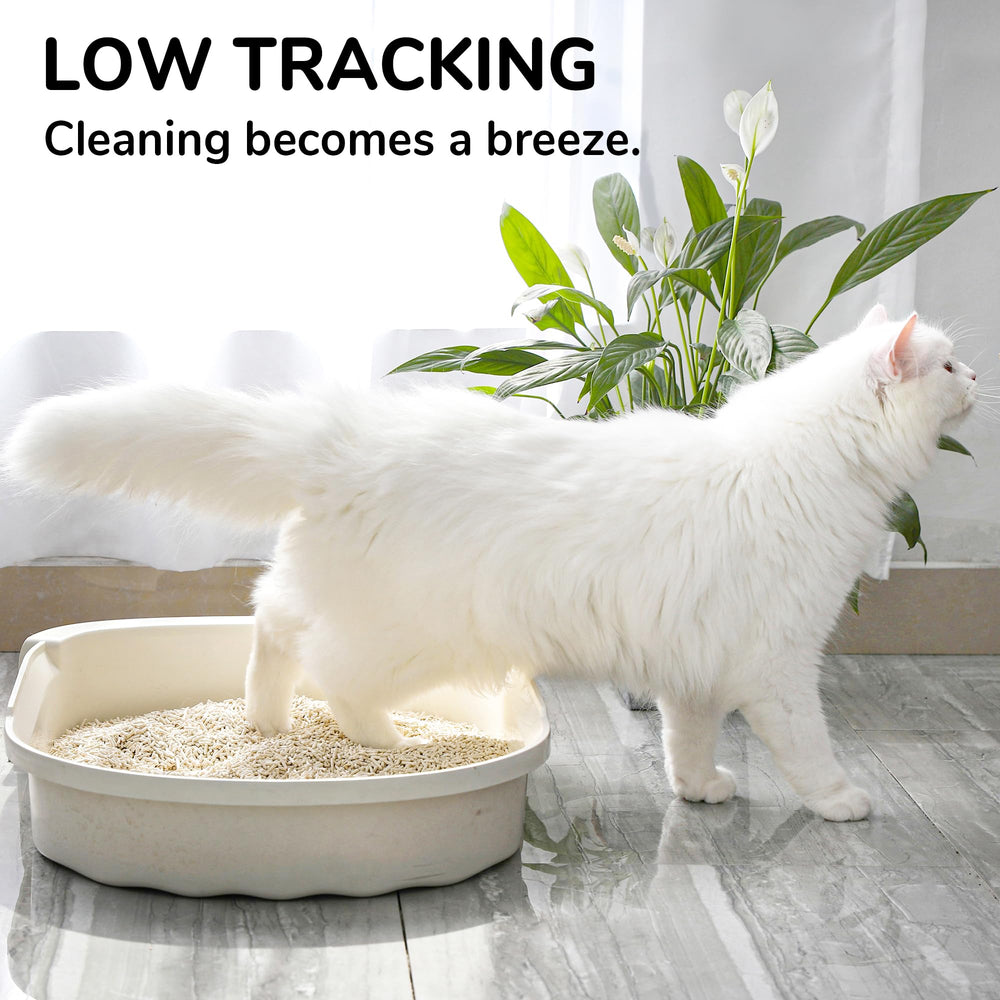 FUKUMARU flushable litter simplifies disposal with toilet-safe clumps.