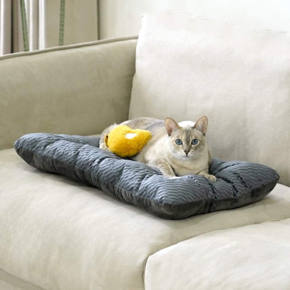FUNNY FUZZY reversible mat offers warm plush and cool linen sides.