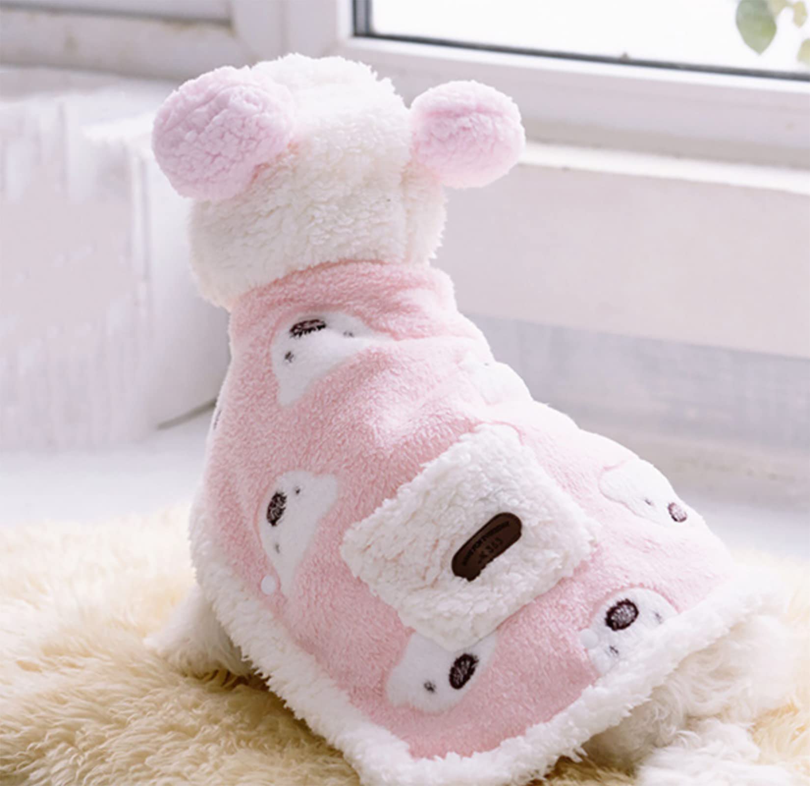 GabeFish plush lining close-up highlights softness and warmth for pets.