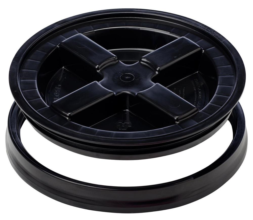 Gamma Seal Lid spins on and off smoothly for quick content access.