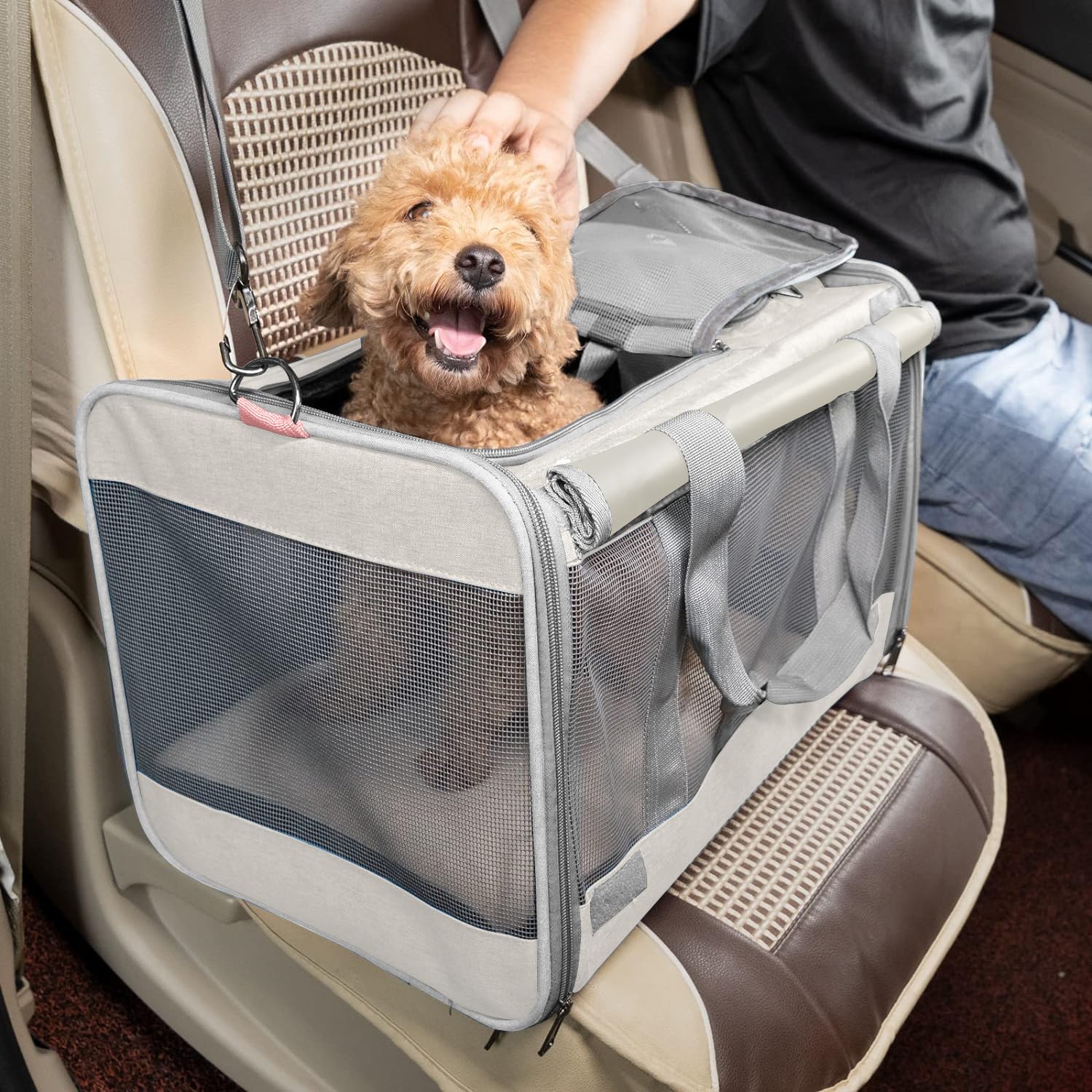GAPZER cat carrier washable liner offers cozy, hygienic space that's easy to clean.
