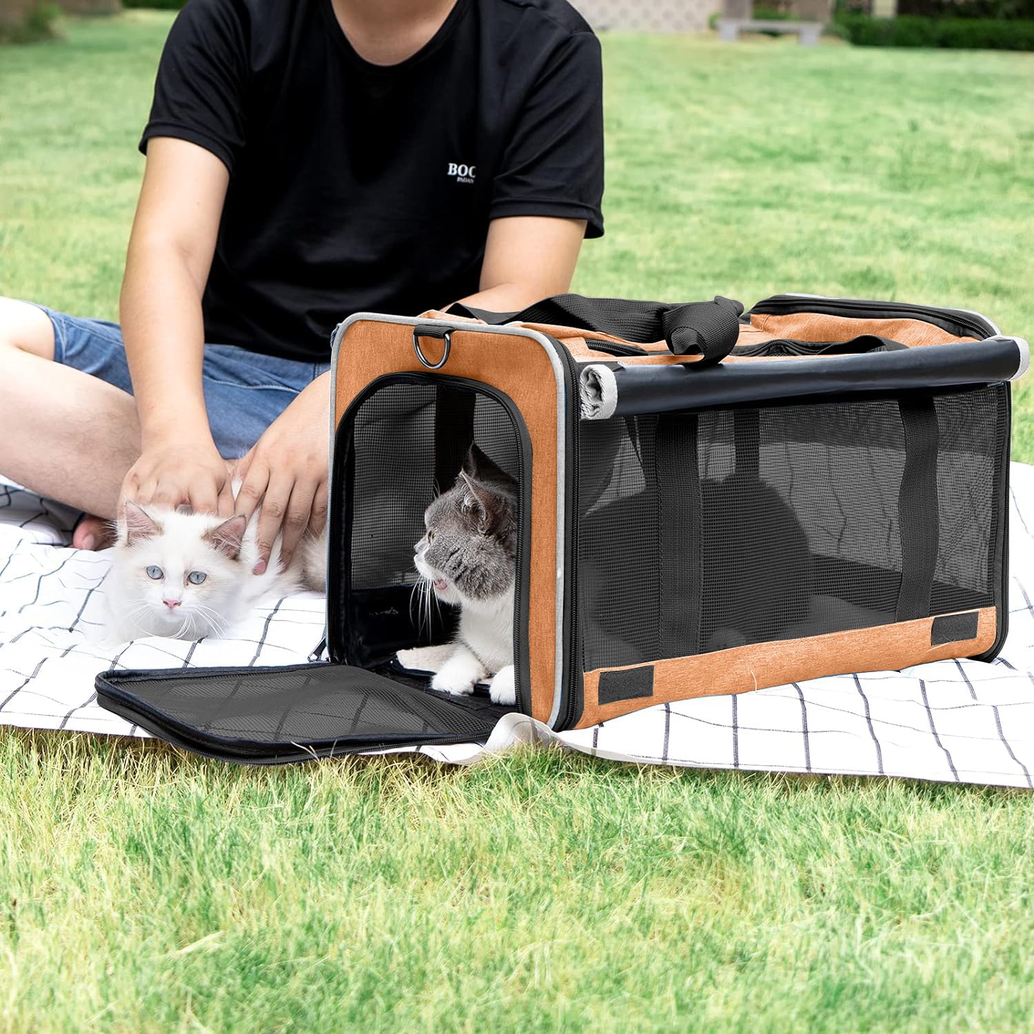 GAPZER dog carry bag two carry modes support shoulder and hand carry.