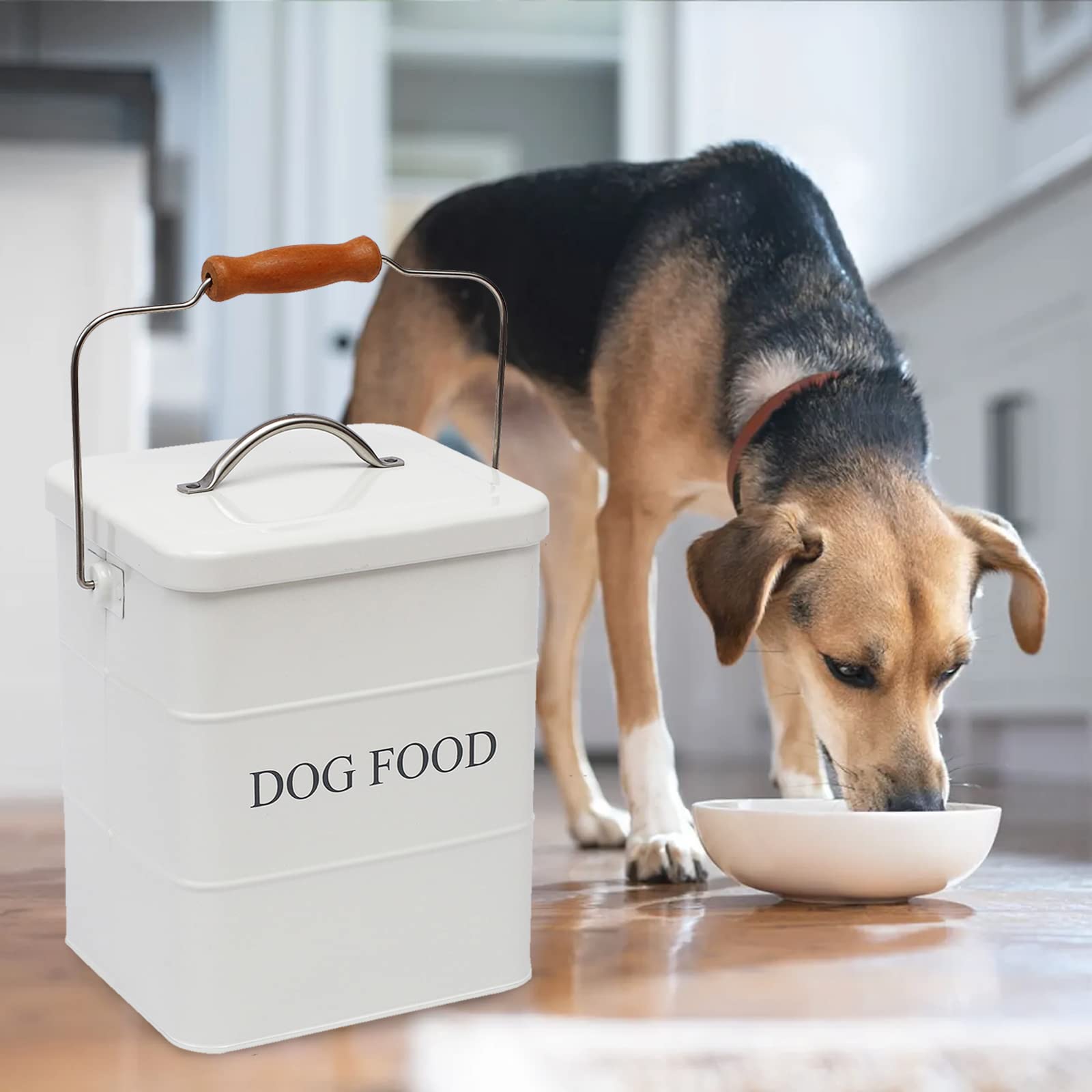 Geyecete dog food bin washable in warm water for easy cleaning.