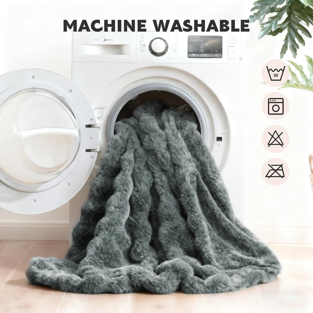 Giaousin dog blanket protecting sofa from spills and fur