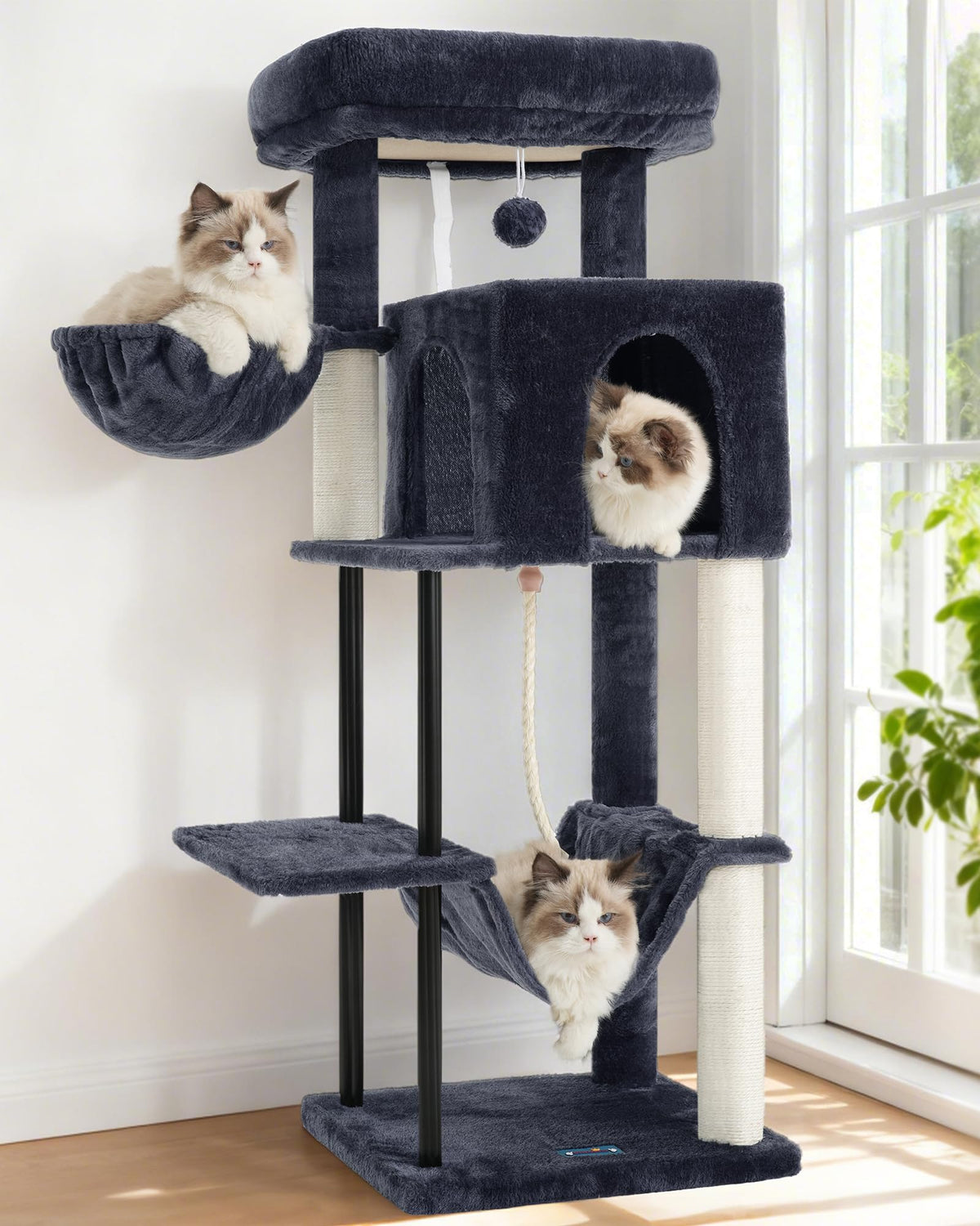 Gitelsnour cat tree top platform—ample lounge space for relaxed naps.