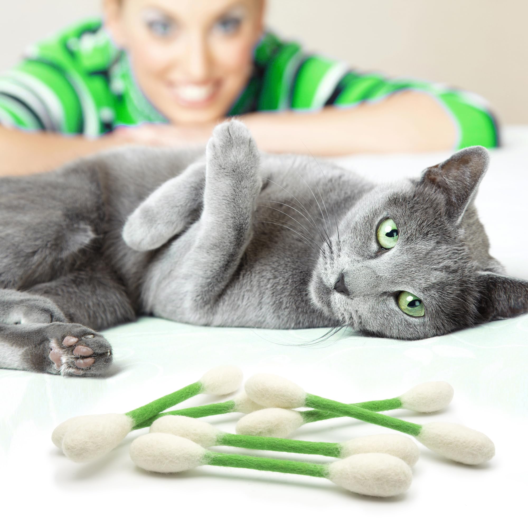 Glaciart One Swabs Cat Toys with Catnip uses azo-free dyes for pet-safe color.
