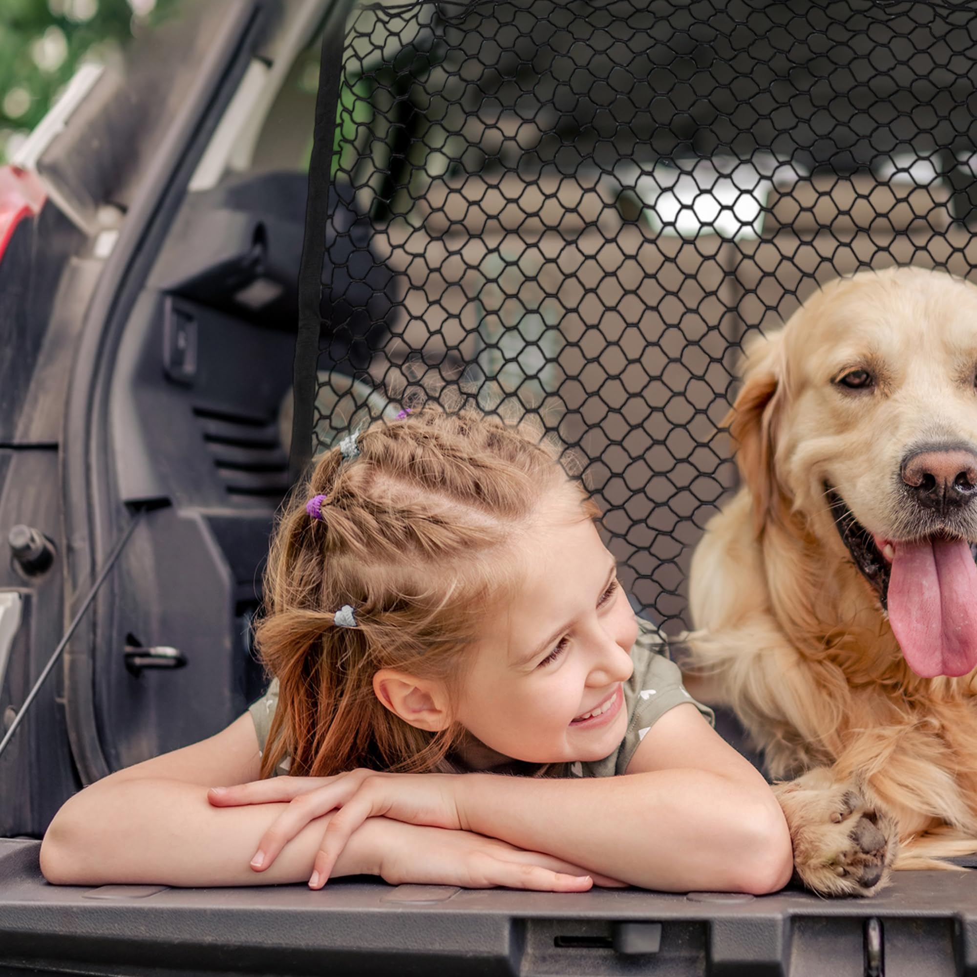 GLIDESMOOTH barrier in use inside a vehicle with a canine passenger