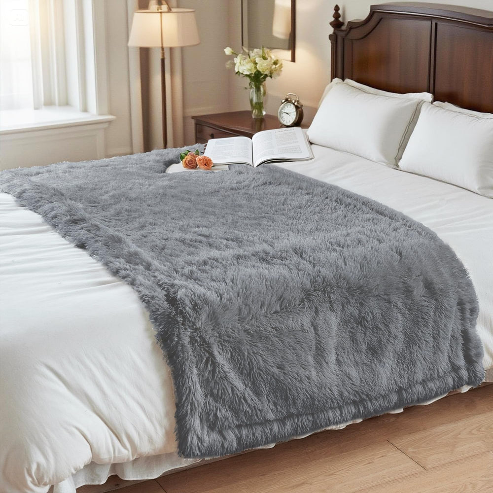 Gogobunny calming faux-fur and flannel blanket soothes anxious pets during rest.