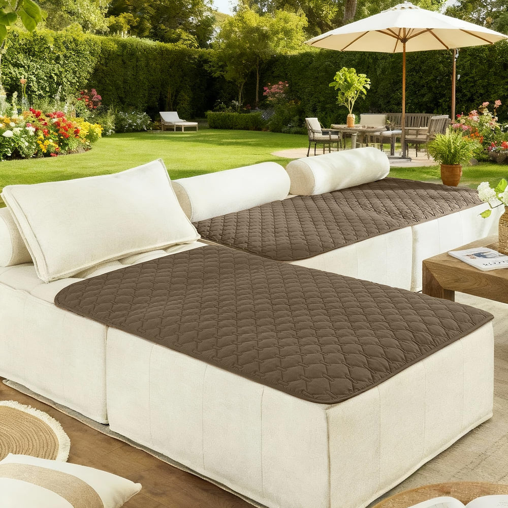 Gogobunny dog blanket is suitable for indoor and outdoor use on trips and picnics.