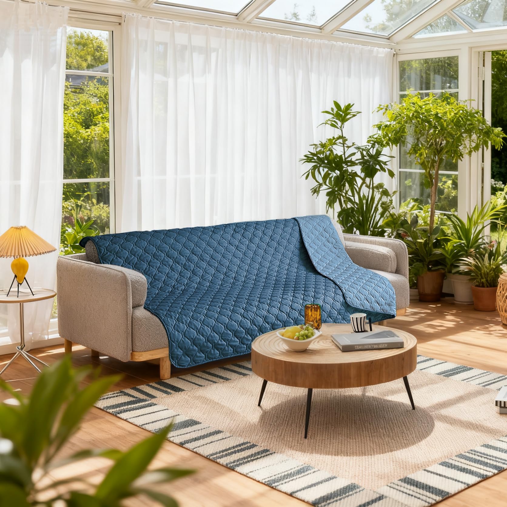 gogobunny indoor-outdoor use makes it ideal for trips and picnics with pets