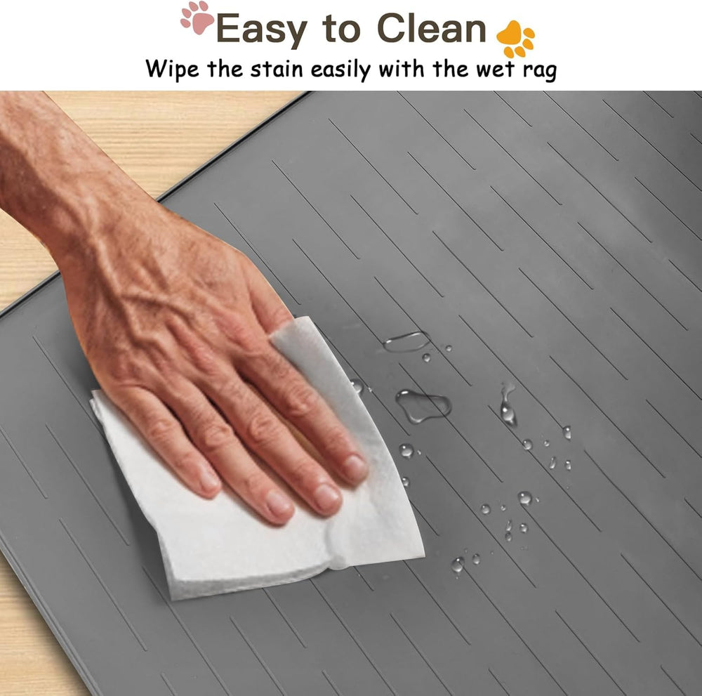 Goldleaf bowls stay-put on this anti-slip feeding mat