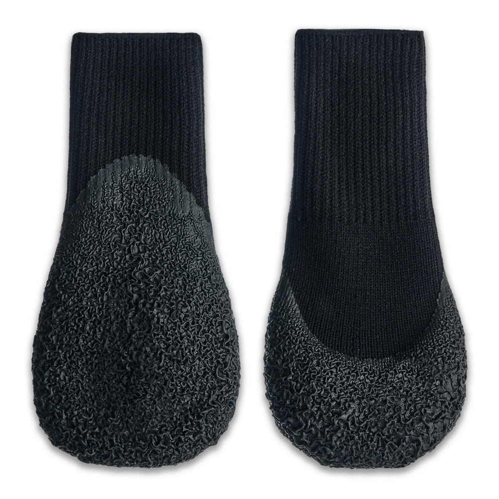 Goo-eez Lites Black 2XL front view shows snug, flexible fit for active dogs.