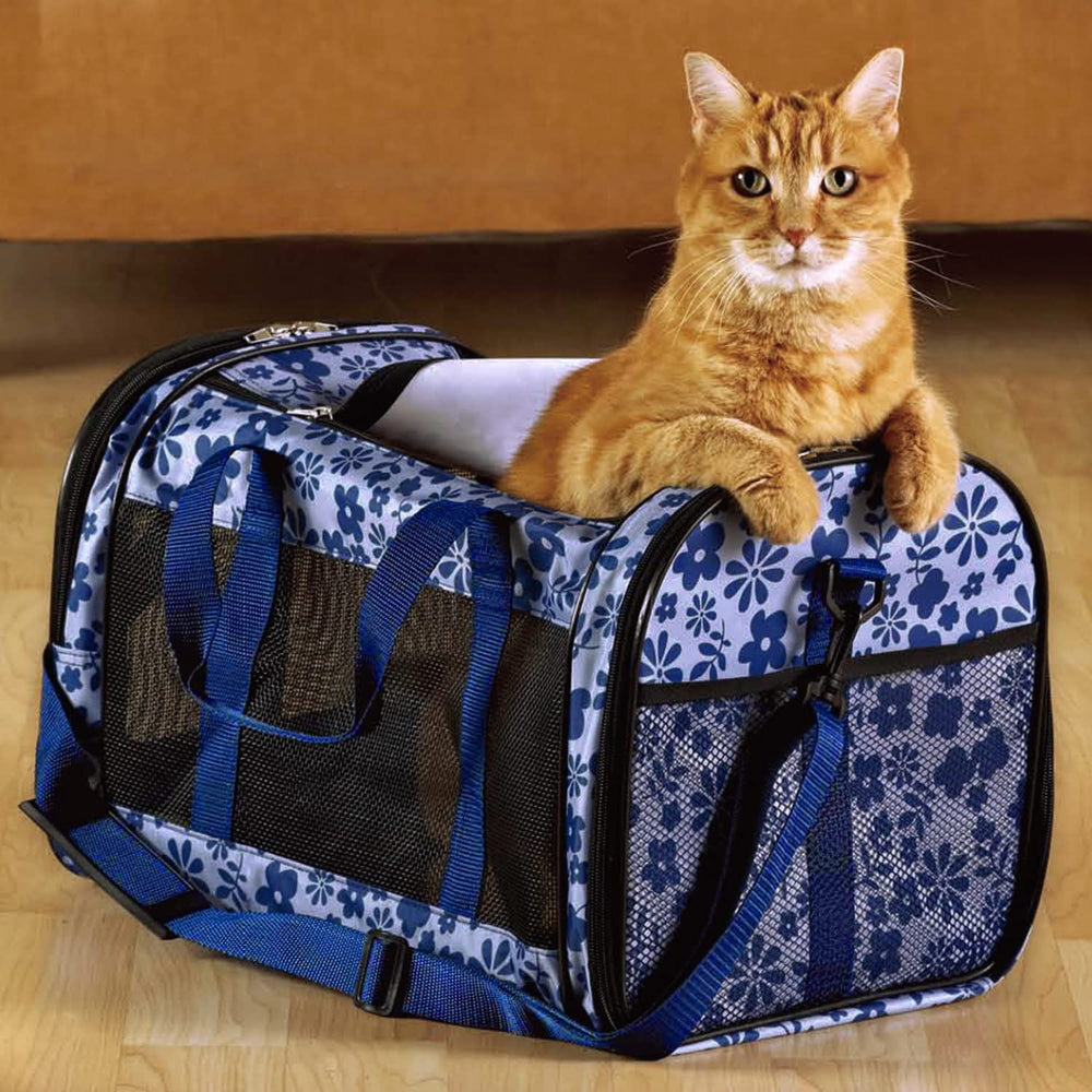 GOOPAWS waterproof material protects belongings while traveling