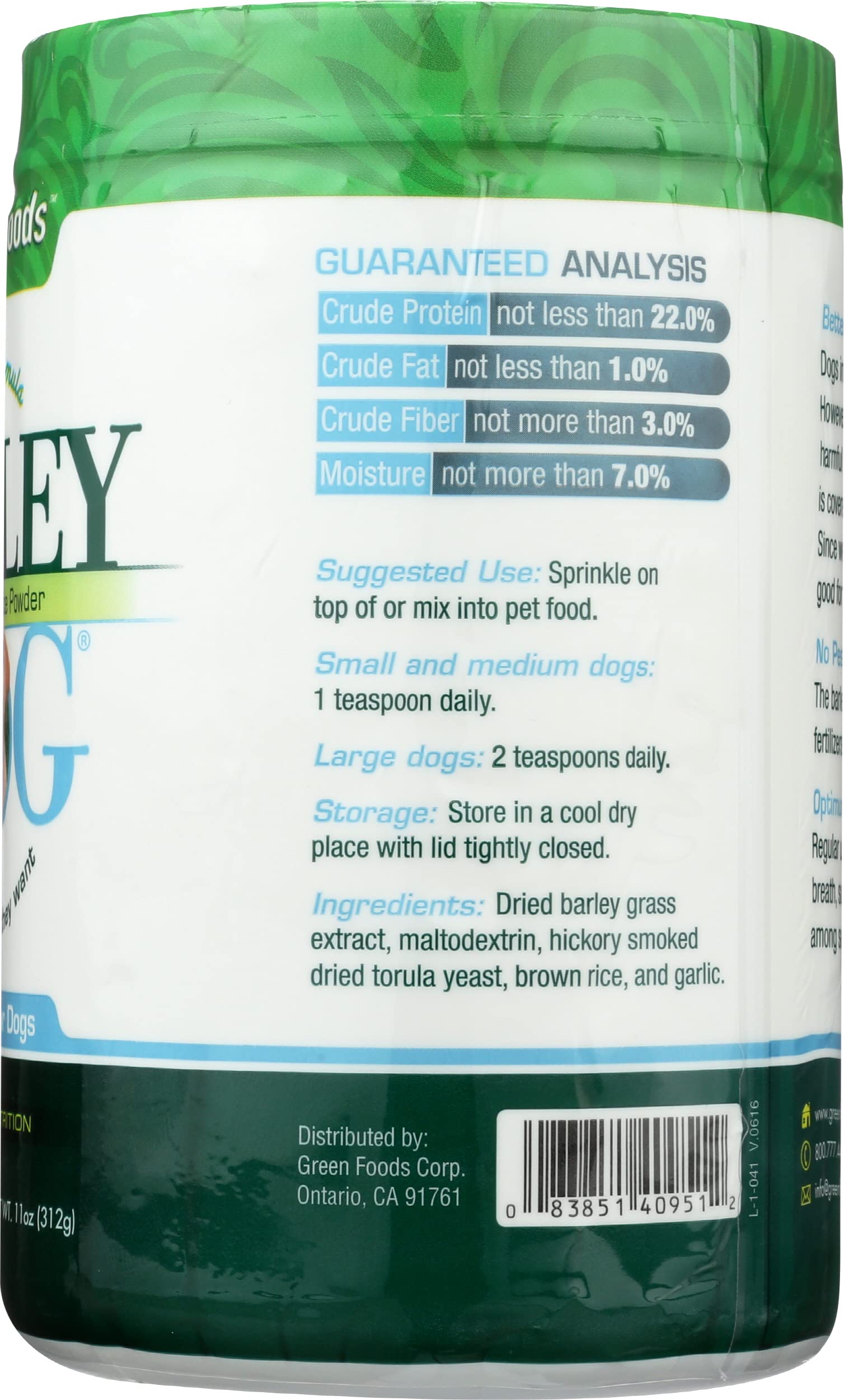 Green Foods Barley Dog senior dog enjoying energy-supporting nutrition.