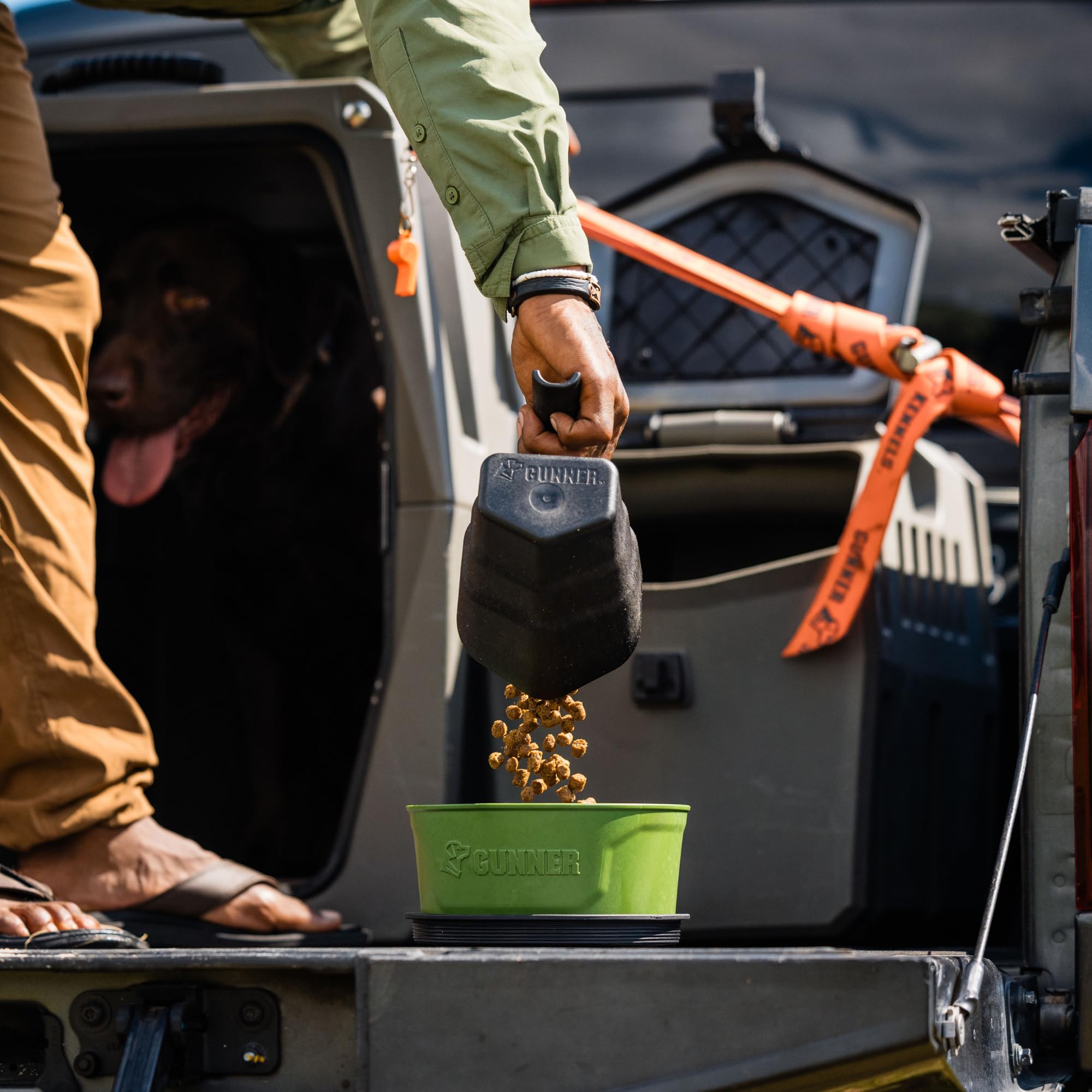 GUNNER dog bowl shows 7-cup capacity for generous meals