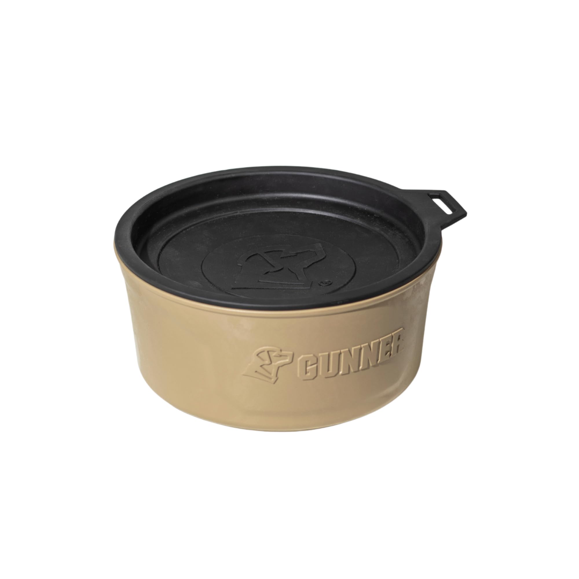 GUNNER dog bowl with spill-proof lid ensures secure travel meals.