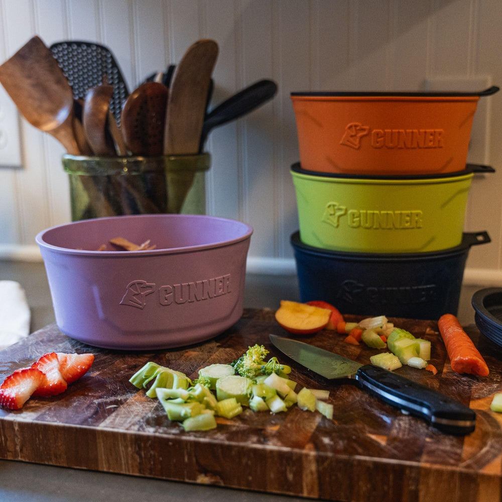 GUNNER dog bowl travel design for easy carrying and mess-free outings