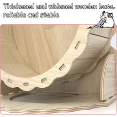 Close-up of wooden texture in Hamiledyi wheel emphasizing durable, bite-resistant surface.
