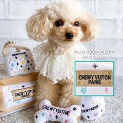 Haute Diggity Dog trunk embroidery-detail adds luxe look and durability.