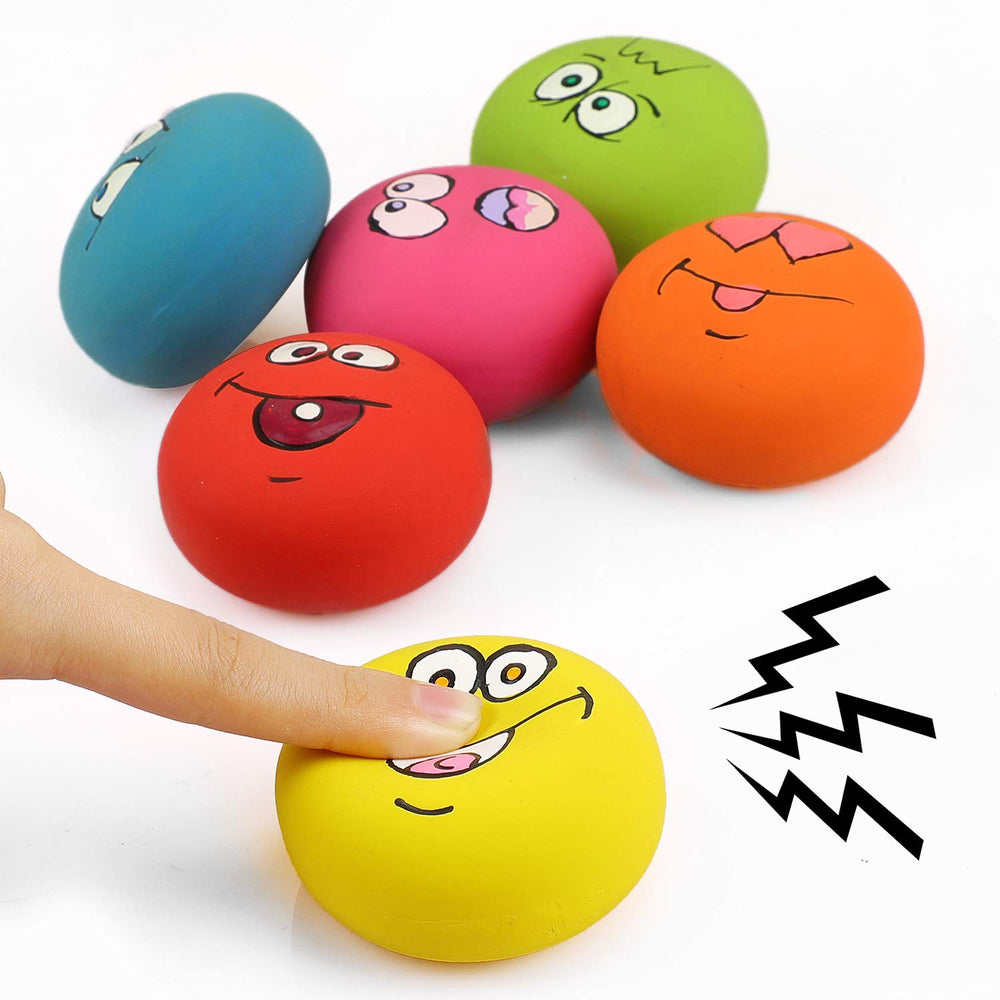 HDSX Smile Face dogs chasing and bouncing to trigger lively squeaks during play.