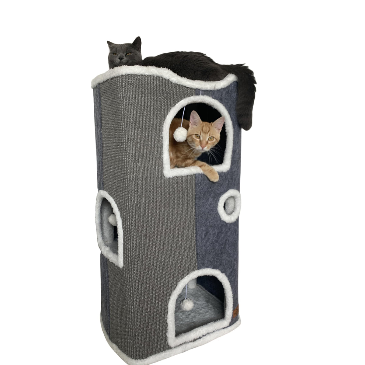 Heerduos four-level cat house provides spacious play and cozy retreat for cats