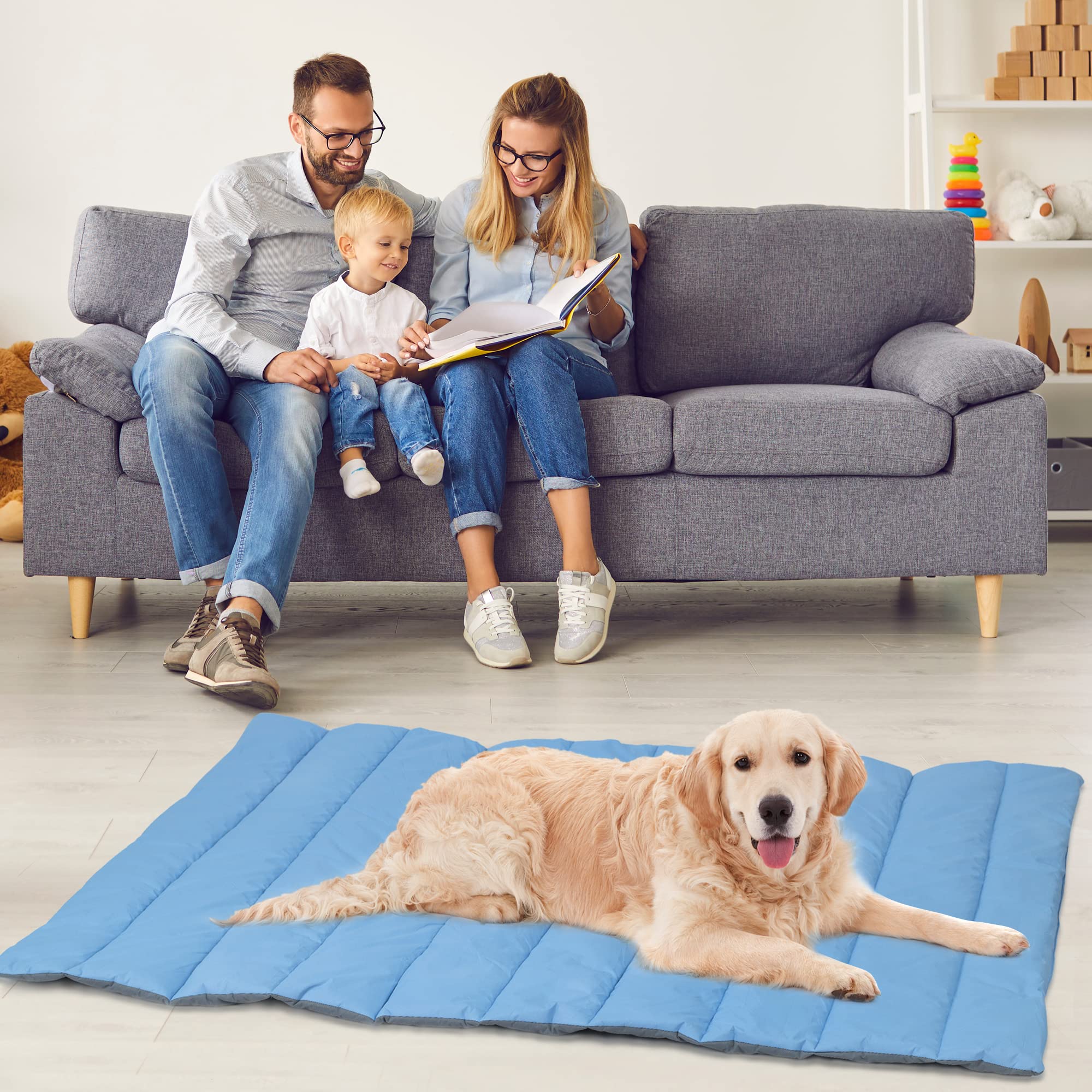 Heeyoo Outdoor Pet Bed provides cozy comfort for dogs and cats during travel