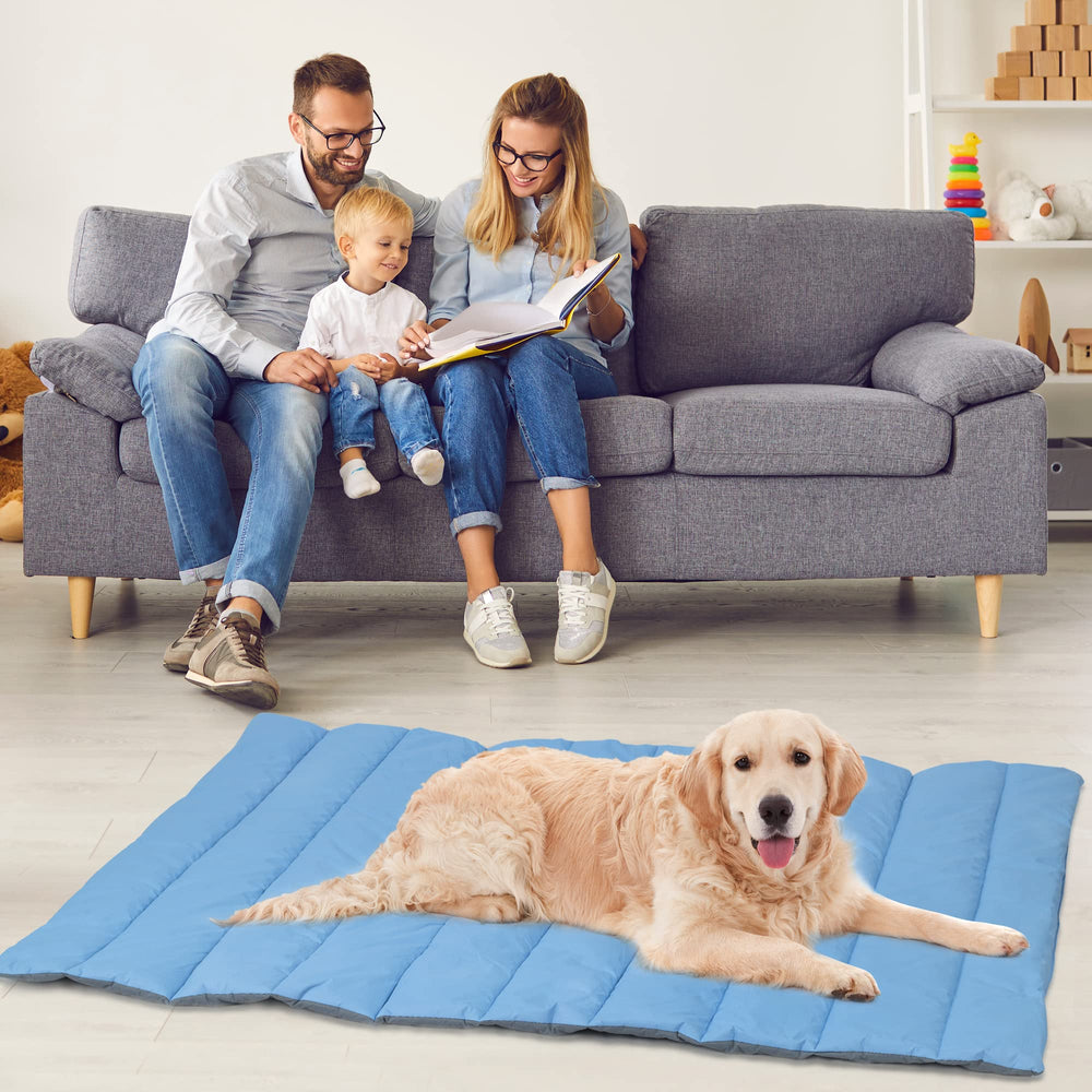 Heeyoo Outdoor Pet Bed provides cozy comfort for dogs and cats during travel