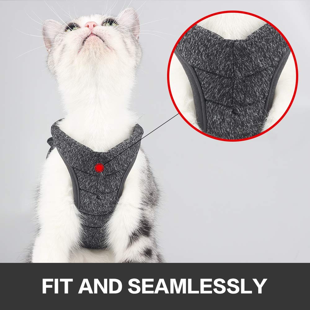 HEYWEAN cat-harness-elastic-dry fabric close-up showing moisture-wicking comfort.