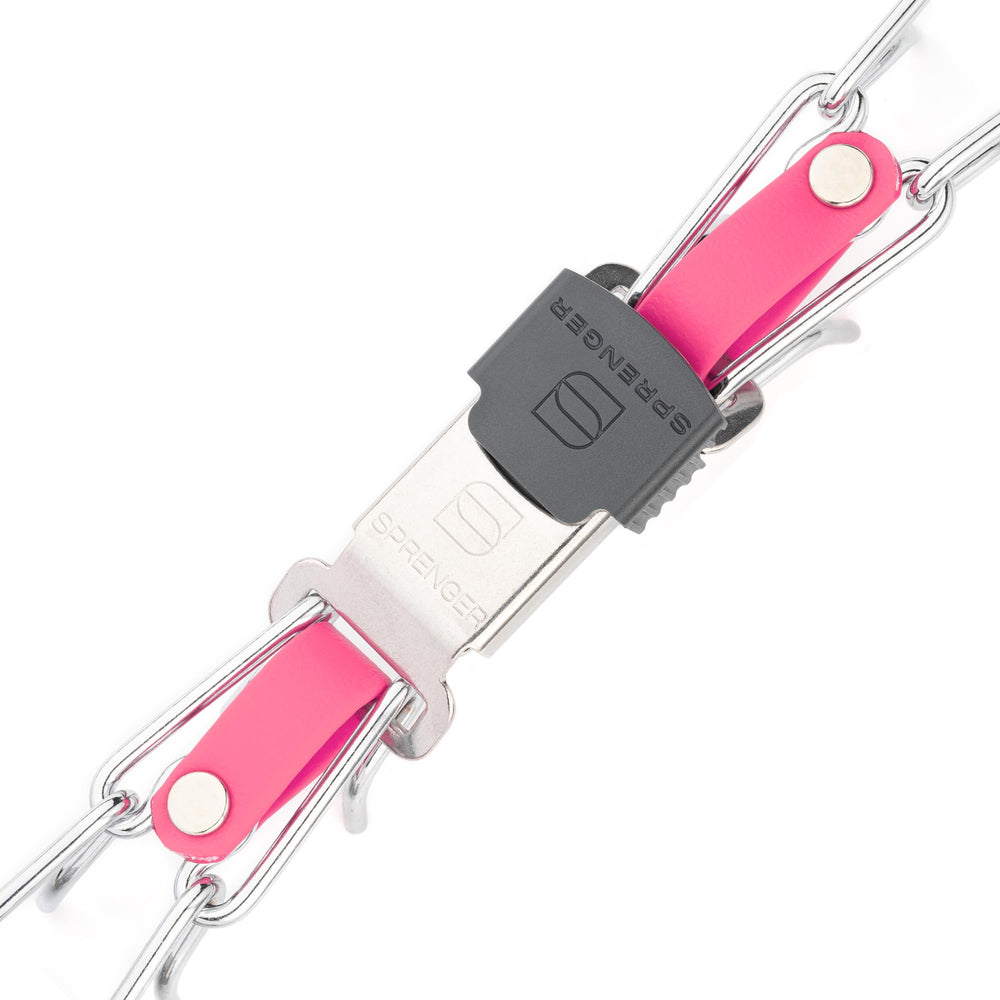Herm Sprenger swivel D-ring offers full rotation for untangled leash.