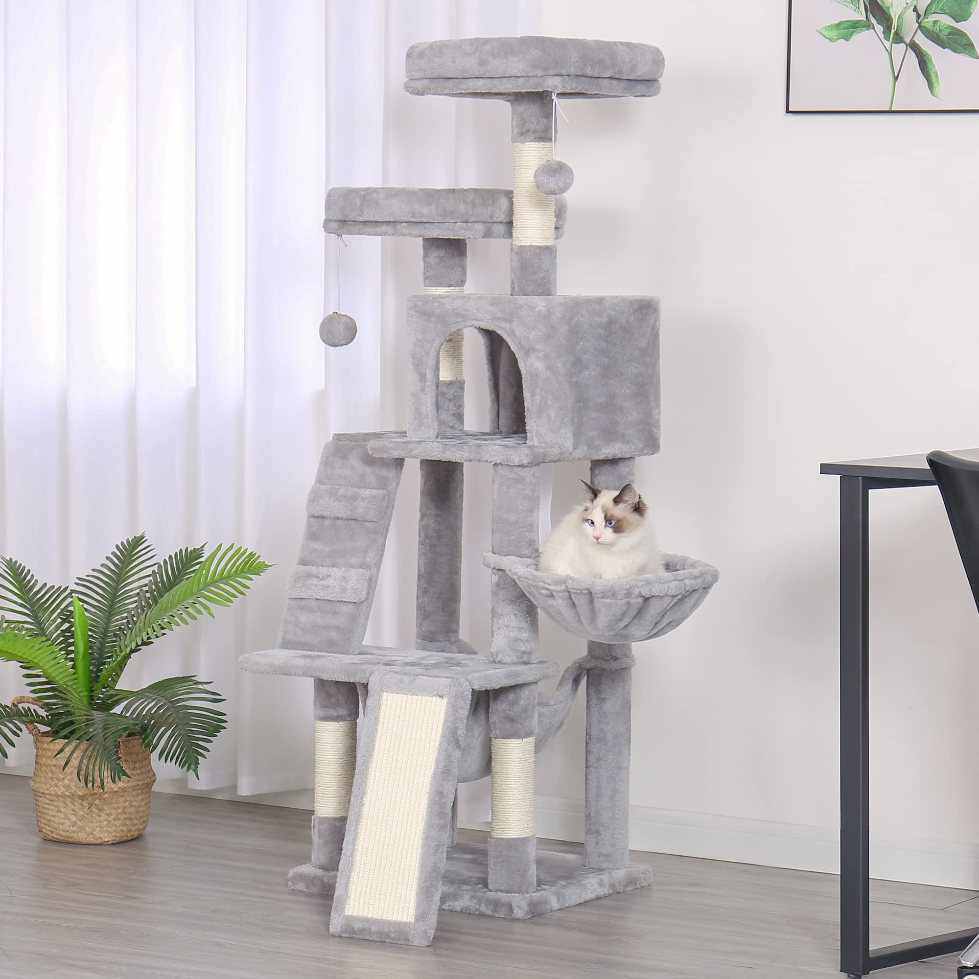 Heybly cat tree anti-topple base ensures stability during play