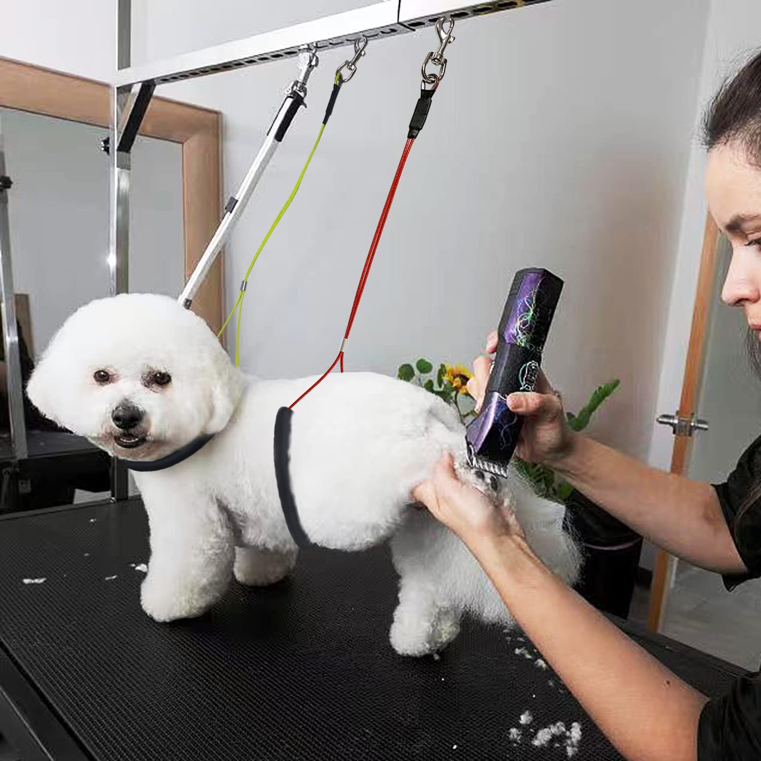 HhiMyOct size options fit small to large dogs for grooming and bathing.