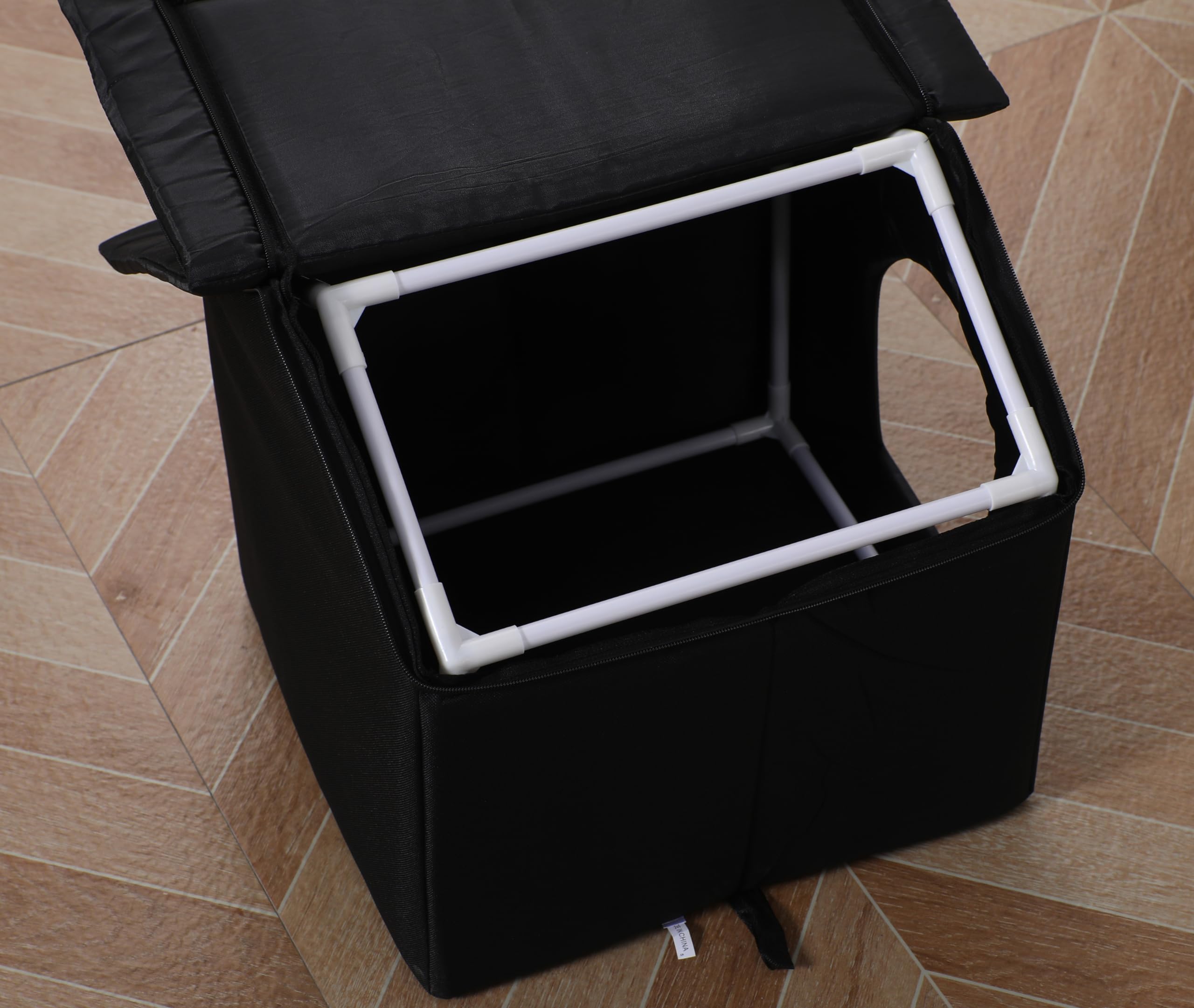 H HONG RI SHENG outdoor cat house with removable inner pad for simple cleaning.