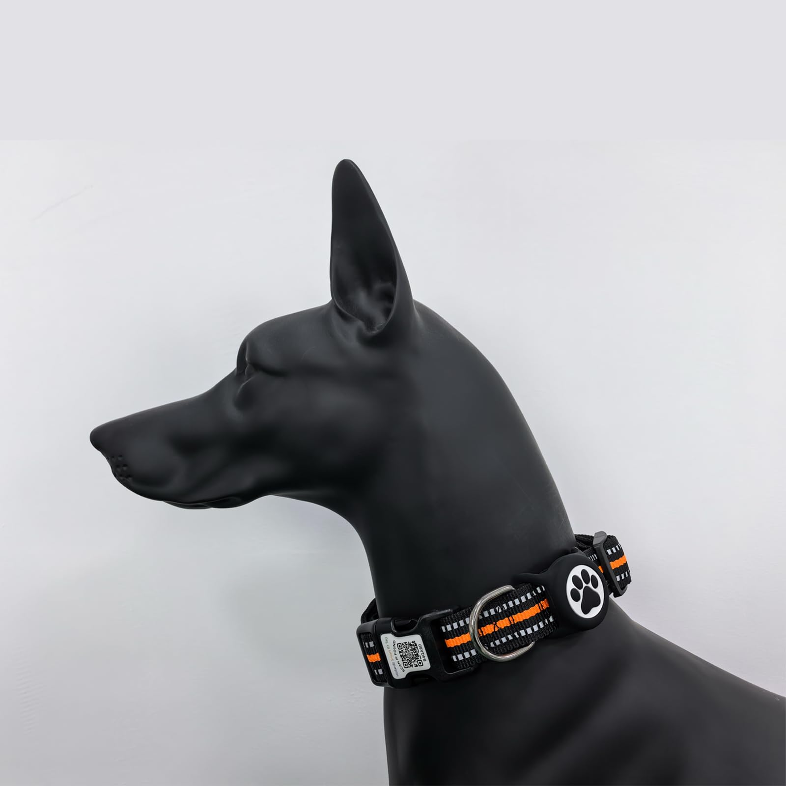 Hiifardz Airtag collar adjustable design fits multiple dog sizes.