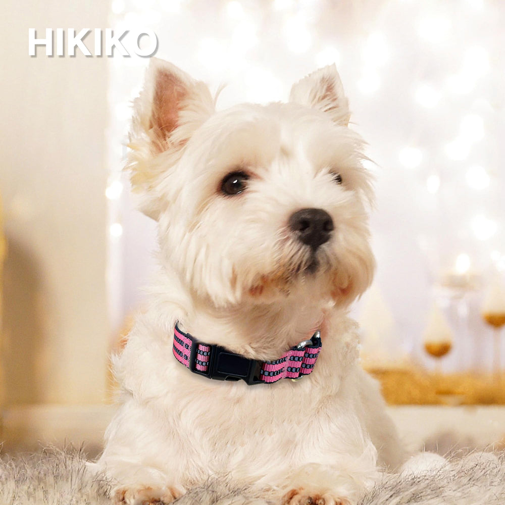 Hikiko collar martingale talla media ajustable para un ajuste cómodo.